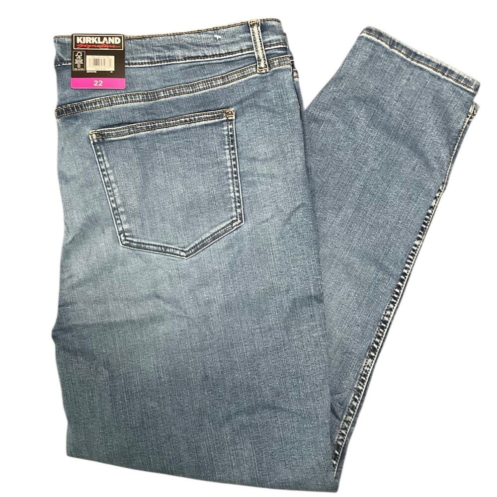 Kirkland Signature Women's Jeans High-Rise Stretch Light Blue Size 22 NWT
